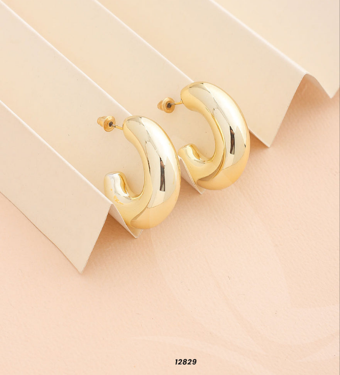 C-Type Stud Earrings