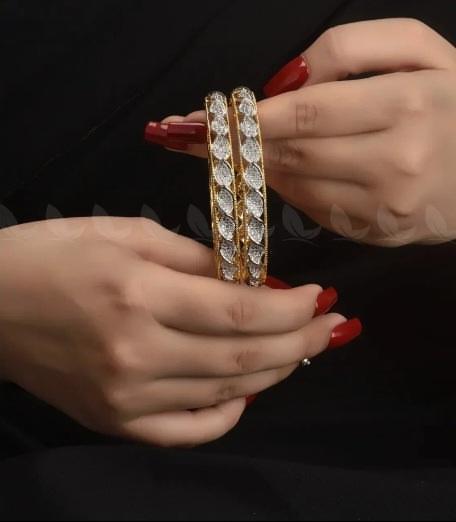 Gildora Bangles