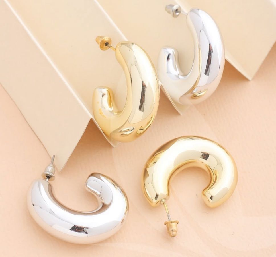 C-Type Stud Earrings